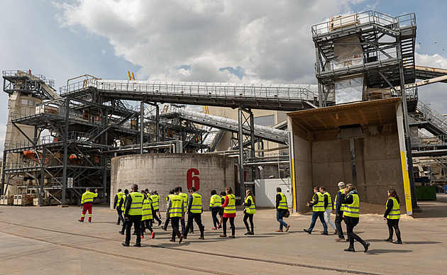 Obyvatele trápí hluk, v podezření je průmyslová firma. Jde z dálnice, brání se