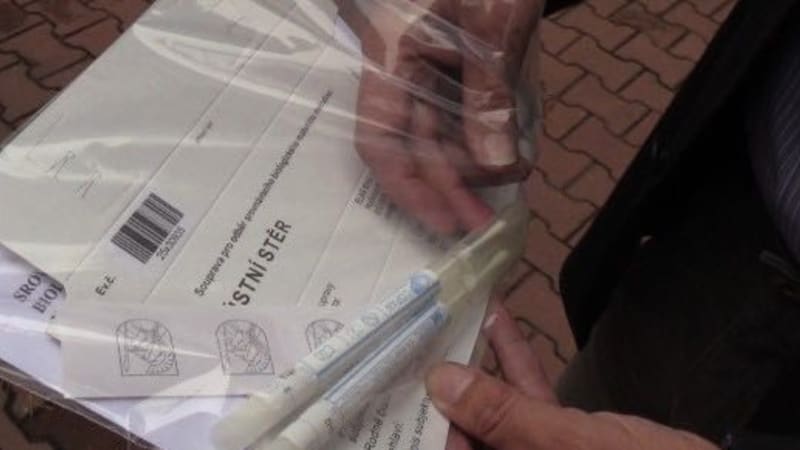 Pátrání po matce mrtvého miminka na Semilsku: Policie plošně testuje ženy, dojít může i na muže
