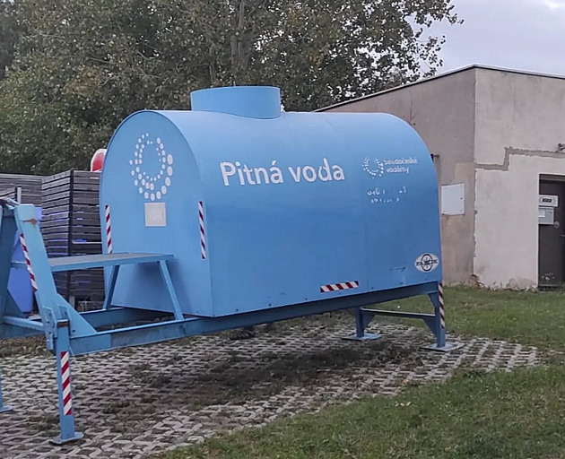 Voda v oblasti Odolena Voda stále není pitná. Ranní vzorek z Máslovic nevyhověl