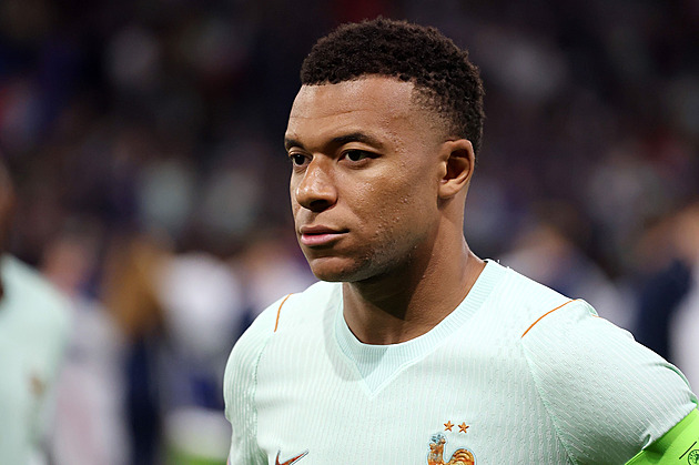 Mbappé kvůli zranění opustil reprezentaci, pak ale vyrazil do klubu. Fanoušci zuří