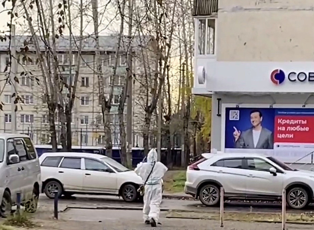 Mor děsí Rusy. Média zmínky o nákaze mažou, sousedé zpřísňují kontroly