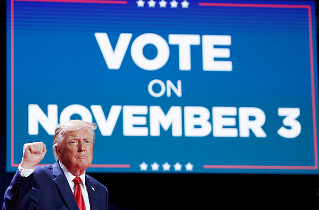 Trump čelí modrému převratu. Demokraté sahají po dříve nemyslitelných státech